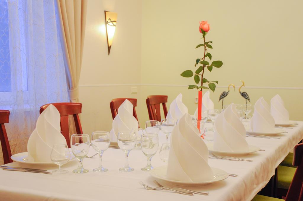 Hotel Krunk Sillamae Bagian luar foto